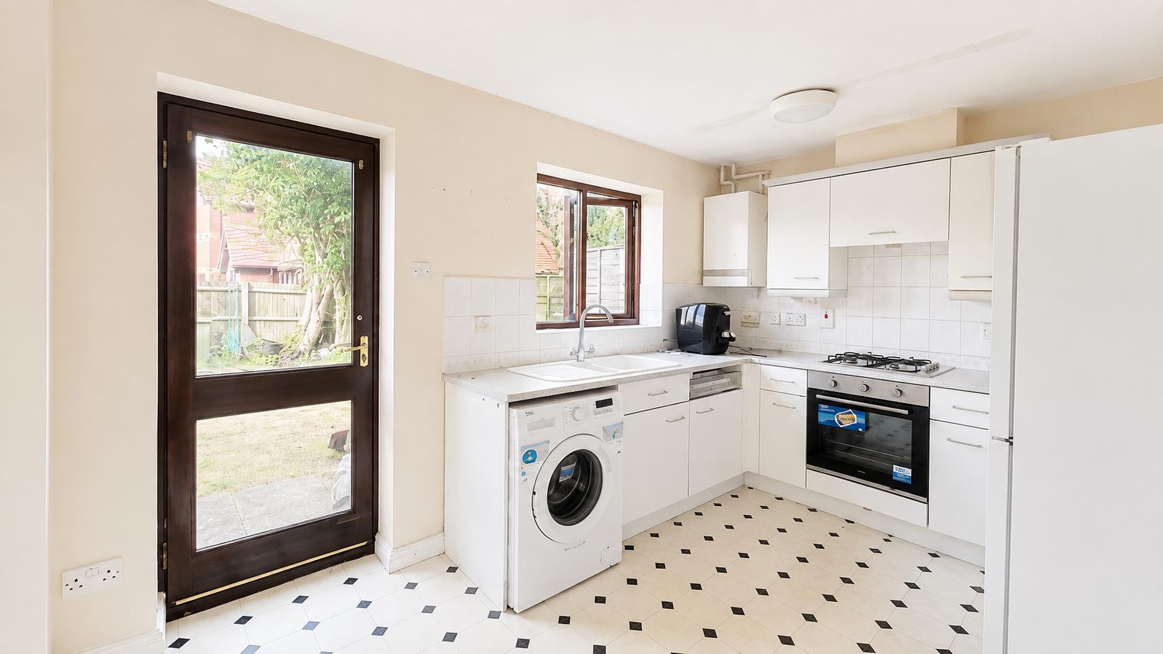 2 bed property in Wrens Park, Milton Keynes